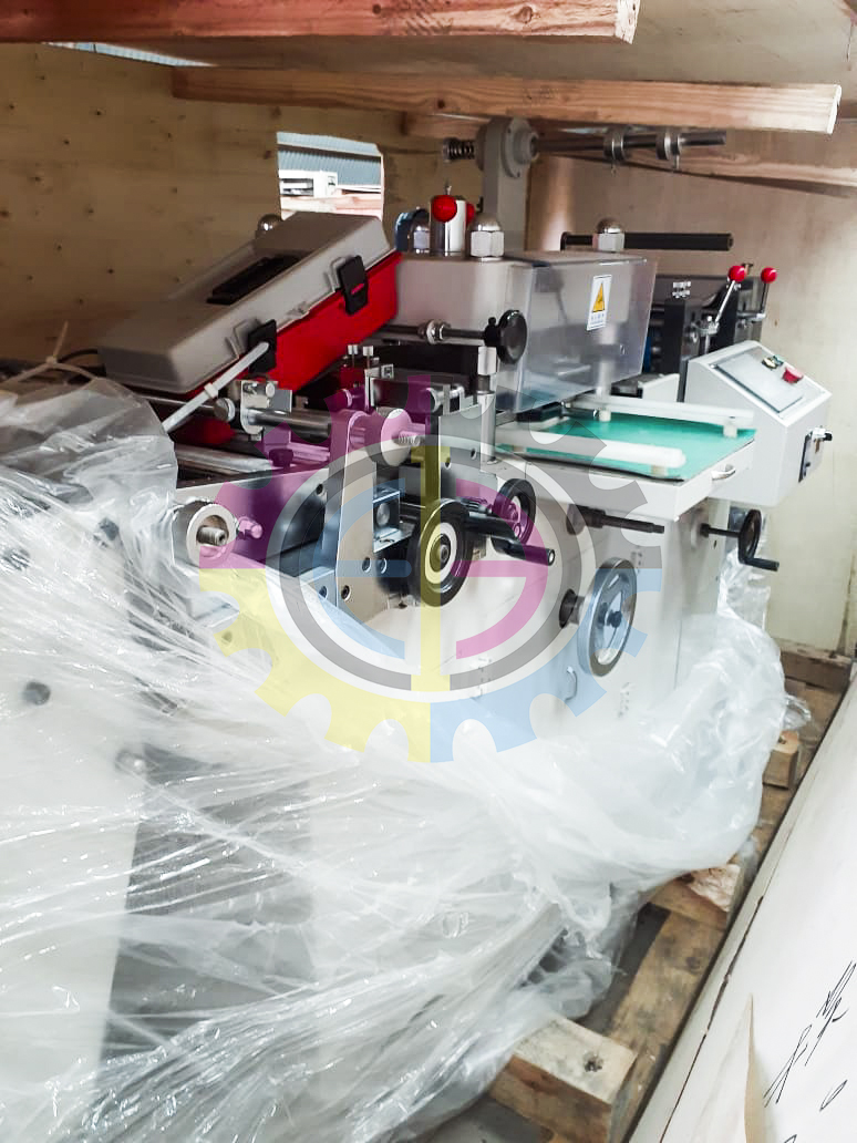 Roll die cutting machine